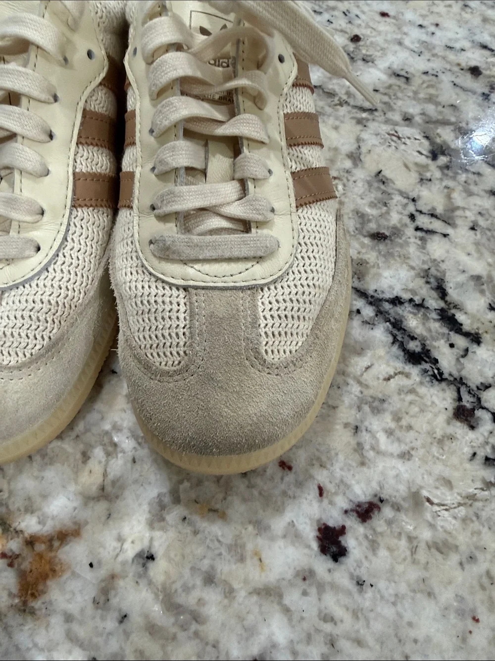 Men’s Sz7.5 Adidas Cream and Tan Retro Runner Sneakers